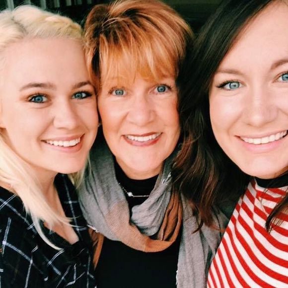 Meet your Posher, Katie - Picture 1 of 1